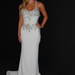 Enzoani Joanna